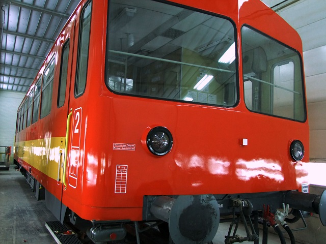 MÁV Bzx személykocsi; Nuvovern Aqua Klarlack, kétkomponenses, vízzel hígítható antigraffiti bevonat MÁV Bzx személykocsi; Nuvovern Aqua Klarlack, kétkomponenses, vízzel hígítható antigraffiti bevonat